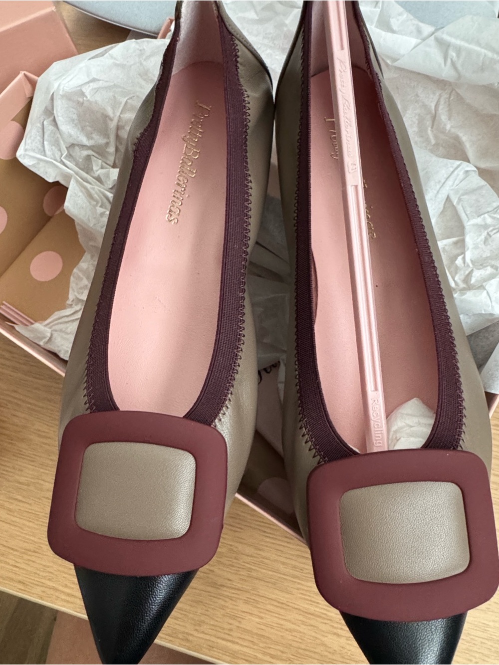 Pretty Ballerinas Taupe & Black Pointed Leather Flat w/  Burgundy Accent. New